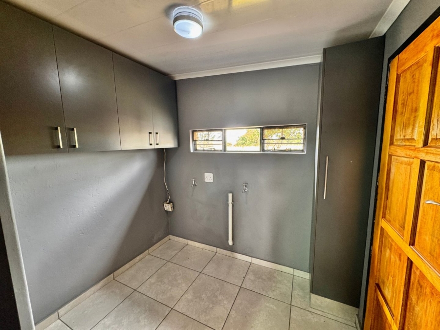 To Let Commercial Property for Rent in Wilgeboom A H North West